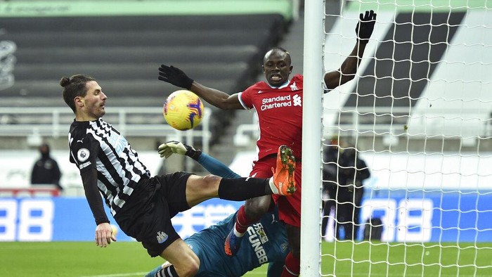 Newcastles Fabian Schaer, left clears the ball from the advancing Liverpools Sadio Mane on the goal line during the English Premier League soccer match between Newcastle United and Liverpool at St James Park stadium in Newcastle, England, Wednesday, Dec. 30, 2020. (Peter Powell/ Pool via AP)