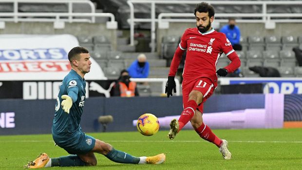 Newcastle's goalkeeper Karl Darlow saves a shot by Liverpool's Mohamed Salah during the English Premier League soccer match between Newcastle United and Liverpool at St James' Park stadium in Newcastle, England, Wednesday, Dec. 30, 2020. (Stu Forster/ Pool via AP)