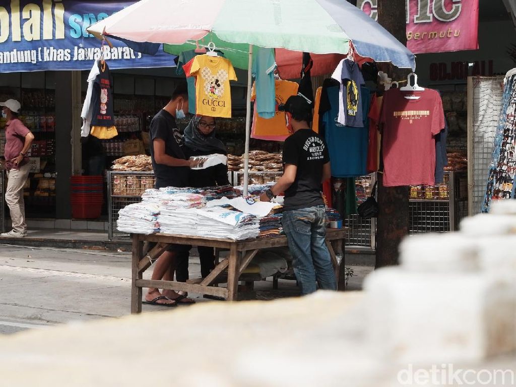 Jelang Malam Tahun Baru, Penjual Terompet-Petasan di Bandung Hilang