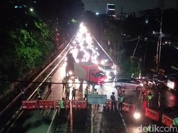 Penyekatan Arah Masuk Surabaya-Sidoarjo, Bundaran Waru Macet Parah