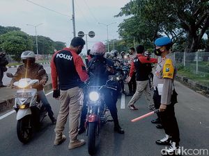 Suramadu Mulai Disekat, Bukan Warga Surabaya Diputar Balik