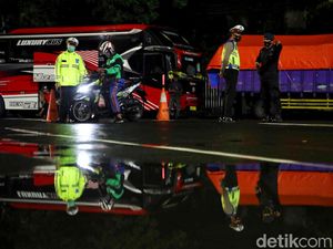Perempatan Jalan Pamekasan-Imam Bonjol ke Thamrin Disekat Perempatan Jalan Pamekasan-Imam Bonjol ke Thamrin Disekat