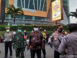 Plt Wali Kota Surabaya Pantau Pintu Masuk Jelang Pergantian Tahun