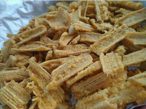 Limbah Pohon Pisang Disulap Jadi Camilan Beromzet Jutaan