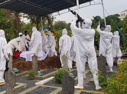 Eks Menteri Kehakiman Muladi Dimakamkan di TMP dengan Protokol COVID-19