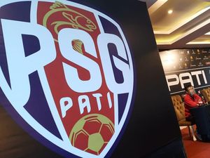 Hukuman Berat buat Pemain PSG Pati yang Tepak Tangan Wasit Hukuman Berat buat Pemain PSG Pati yang Tepak Tangan Wasit