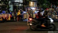 Satpol PP Bubarkan Puluhan PKL di Kota Tua