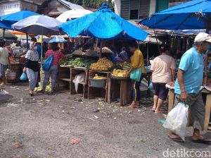 Jelang Tahun Baru, Sejumlah Pasar di Medan Dipadati Warga