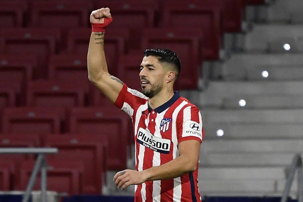 Atletico Madrid's Uruguayan forward Luis Suarez celebrates after scoring a goal during the Spanish League football match between Atletico Madrid and Getafe at the Wanda Metropolitano stadium in Madrid on December 30, 2020. (Photo by OSCAR DEL POZO / AFP)