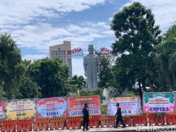 FPI Dilarang, Kawasan Taman Apsari Surabaya Dibanjiri Karangan Bunga