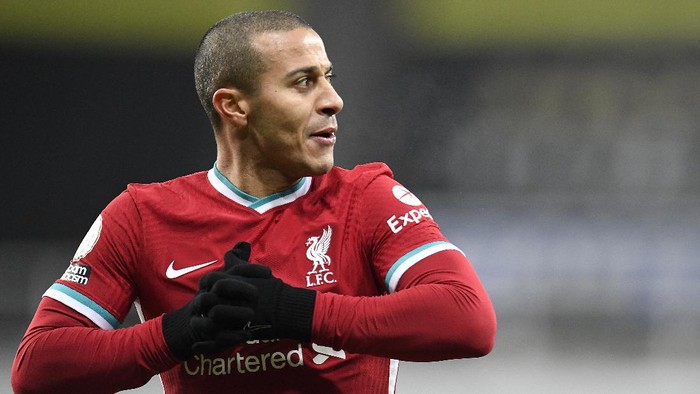 NEWCASTLE UPON TYNE, ENGLAND - DECEMBER 30: Thiago Alcantara of Liverpool reacts during the Premier League match between Newcastle United and Liverpool at St. James Park on December 30, 2020 in Newcastle upon Tyne, England. The match will be played without fans, behind closed doors as a Covid-19 precaution. (Photo by Peter Powell - Pool/Getty Images)