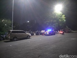 Antisipasi Kerumunan di Malam Tahun Baru, TNI-Brimob Jaga Flyover UI