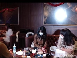 Momen Polisi Gerebek Bar Rayakan Tahun Baru di Sudirman