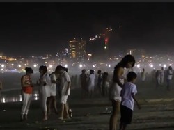 Bandelnya Warga Brasil Gelar Pesta Tahun Baru di Pantai
