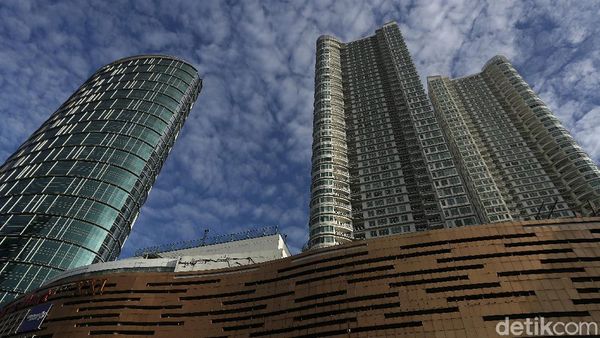 Langit Jakarta Membiru di Awal Tahun Baru