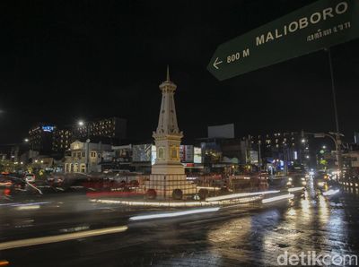 Pergantian Tahun di Simpang Empat Tugu Pal Putih Yogyakarta