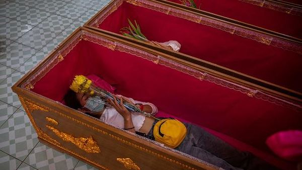 Melihat Tradisi Unik Warga Thailand Merayakan Tahun Baru