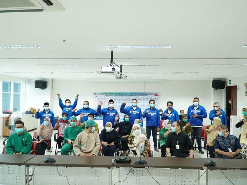 Ke RSUD Tarakan, F-PAN DPRD DKI Bicara Kerja Ekstra Nakes Saat Tahun Baru Ke RSUD Tarakan, F-PAN DPRD DKI Bicara Kerja Ekstra Nakes Saat Tahun Baru