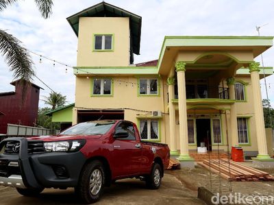 Potret Sukses Peternak Ayam yang Kini Jadi Jutawan