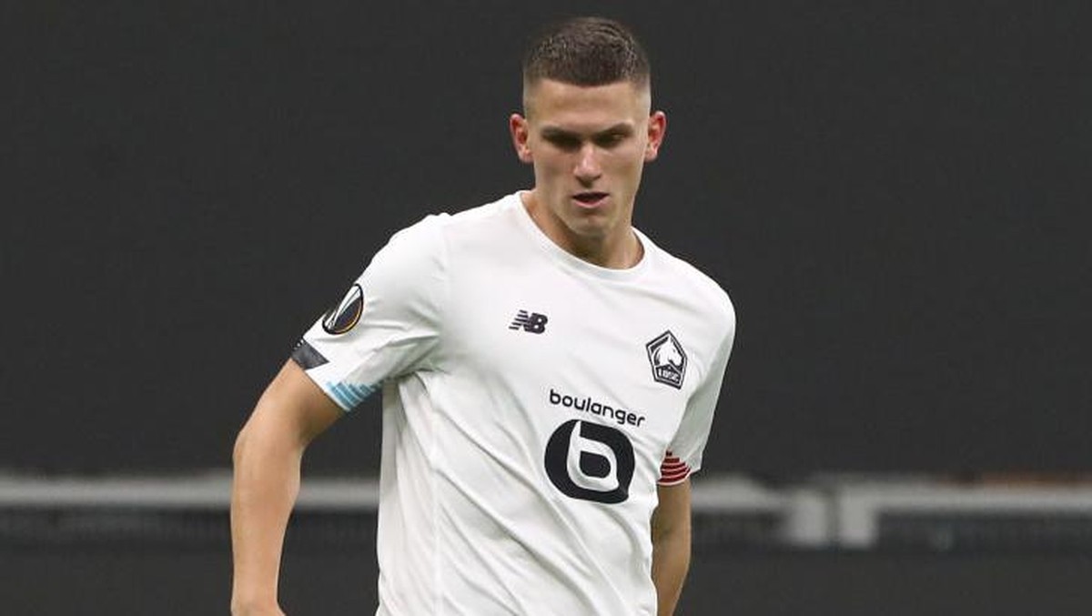 Rumor Transfer: Liverpool Incar Botman? Foto: Getty Images/Marco Luzzani