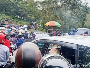 Kerap Macet, Rekayasa Lalin Diterapkan di Jalur Dieng Saat Libur Nataru Kerap Macet, Rekayasa Lalin Diterapkan di Jalur Dieng Saat Libur Nataru