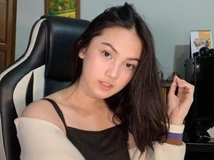 Aisyah Aqilah dan Jeff Smith Kompak Posting Cium Pipi, Pacaran? Aisyah Aqilah dan Jeff Smith Kompak Posting Cium Pipi, Pacaran?