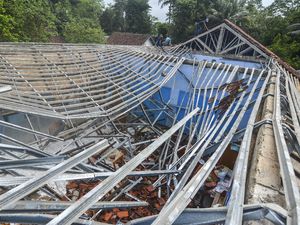 Atap Sekolah di Ciamis Ambruk Imbas Hujan Deras