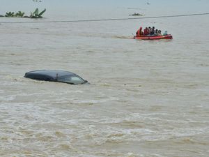 Tanggul Jebol, Puluhan Rumah di Kudus Terendam Banjir