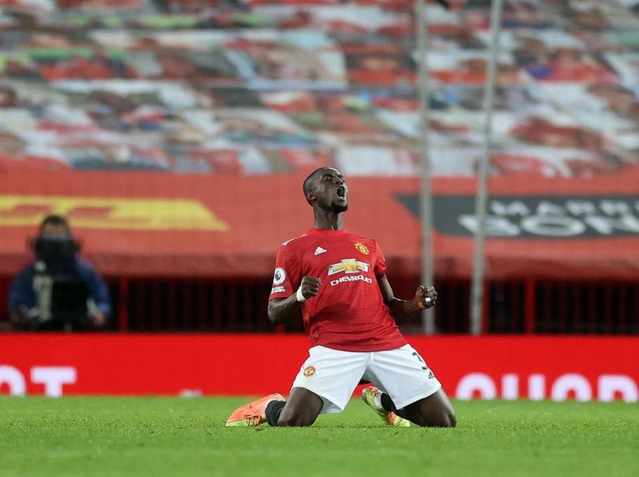 MANCHESTER, ENGLAND - JANUARY 01: Eric Bailly of Manchester United celebrates at the final whistle of the Premier League match between Manchester United and Aston Villa at Old Trafford on January 01, 2021 in Manchester, England. The match will be played without fans, behind closed doors as a Covid-19 precaution. (Photo by Carl Recine - Pool/Getty Images)