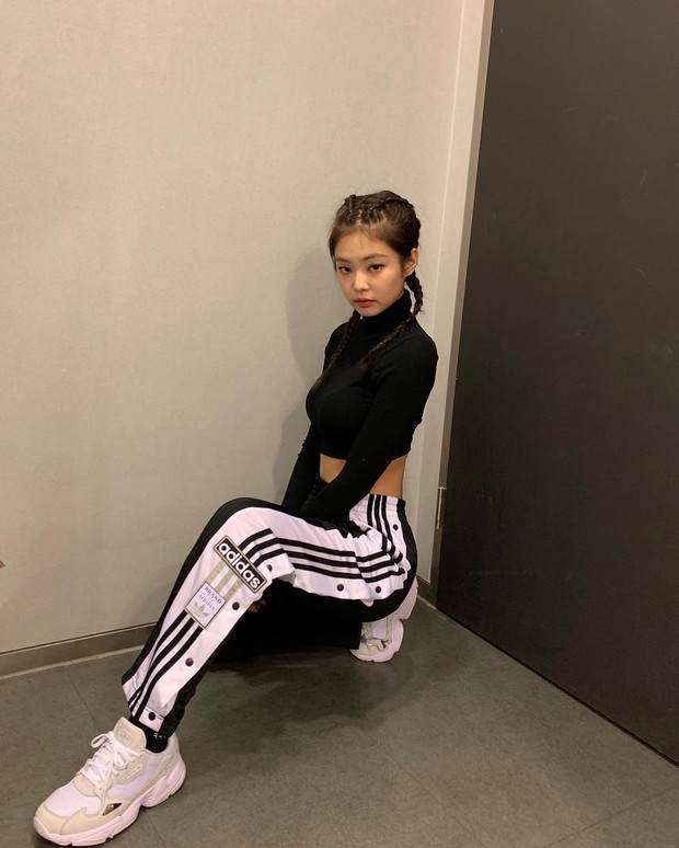 Gaya sporty/Instagram.com/jennierubyjean Gaya sporty ala Korea