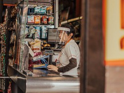 11 Tugas Kasir dan Tanggung Jawabnya yang Wajib Dipenuhi