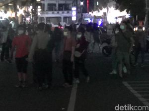 Ditutup untuk Cegah COVID-19, Jalan Asia Afrika Malah Jadi Ajang Car Free Night Ditutup untuk Cegah COVID-19, Jalan Asia Afrika Malah Jadi Ajang Car Free Night