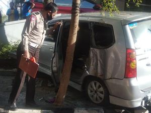 Petugas Kebersihan Meninggal Usai Ditabrak Pemobil Ngantuk di Makassar Petugas Kebersihan Meninggal Usai Ditabrak Pemobil Ngantuk di Makassar