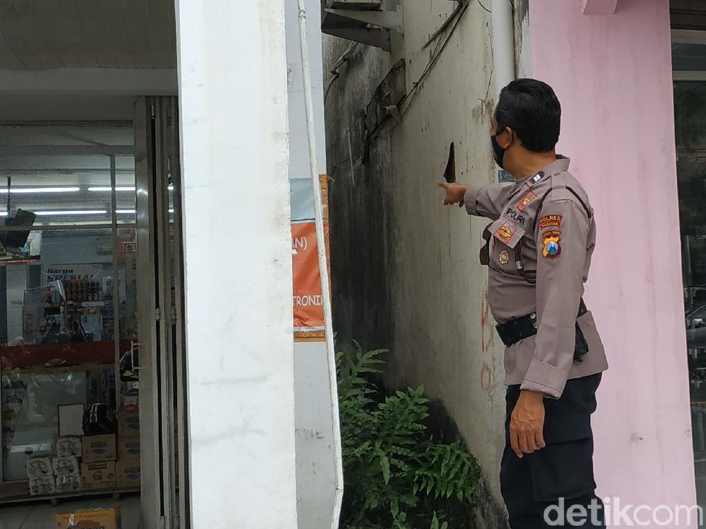 Minimarket di Pacitan Dibobol Maling, Uang Jutaan Rupiah dan Rokok Raib Minimarket di Pacitan Dibobol Maling, Uang Jutaan Rupiah dan Rokok Raib