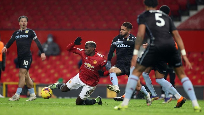 MANCHESTER, ENGLAND - JANUARY 01: Paul Pogba of Manchester United is fouled by Douglas Luiz of Aston Villa leading to a penalty during the Premier League match between Manchester United and Aston Villa at Old Trafford on January 01, 2021 in Manchester, England. The match will be played without fans, behind closed doors as a Covid-19 precaution. (Photo by Carl Recine - Pool/Getty Images)