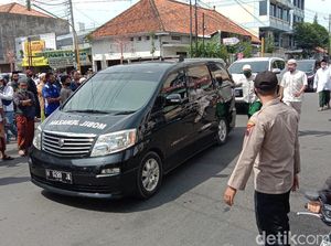 Pemakaman Habib Jafar Alkaff Dijaga TNI-Polisi Pemakaman Habib Jafar Alkaff Dijaga TNI-Polisi