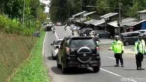 Pemeriksaan Rapid Antigen di Perbatasan Subang-Bandung
