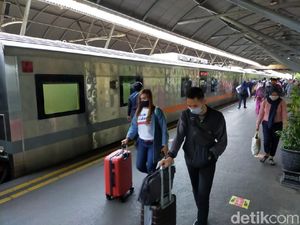 Naik 13%, 34 Ribu Wisatawan Asing Bepergian Naik KA dari Daop 8 Naik 13%, 34 Ribu Wisatawan Asing Bepergian Naik KA dari Daop 8