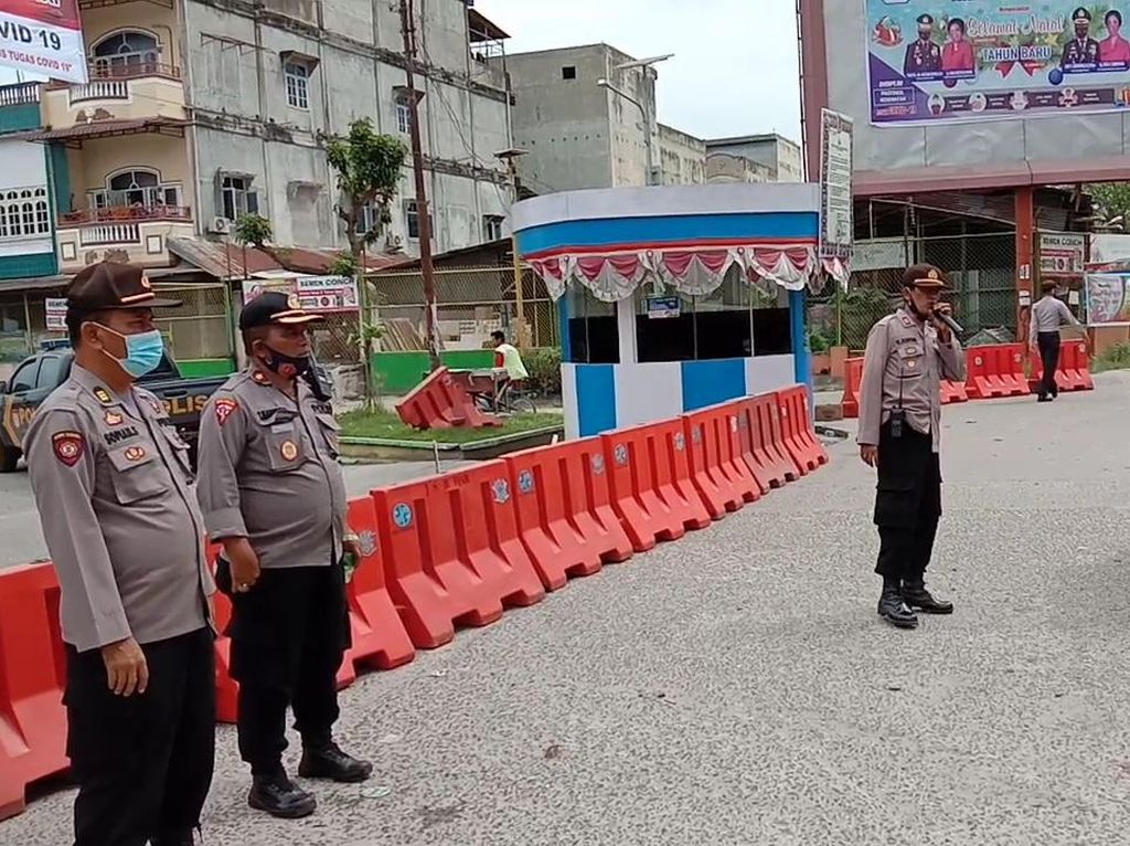 Cegah Kerumunan, Polisi Sekat Kendaraan Menuju Pantai Cermin Sumut Cegah Kerumunan, Polisi Sekat Kendaraan Menuju Pantai Cermin Sumut