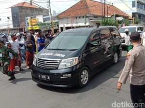 Cegah Kerumunan, Pemakaman Habib Jafar Alkaff Dijaga TNI-Polisi Cegah Kerumunan, Pemakaman Habib Jafar Alkaff Dijaga TNI-Polisi
