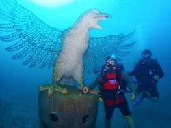 Patung Garuda dan Ribuan Struktur Karang Ditenggelamkan di Laut Bali