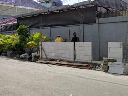 Suasana Hari Ke-3 Pembangunan Pos 3 Pilar Dekat Eks Markas FPI