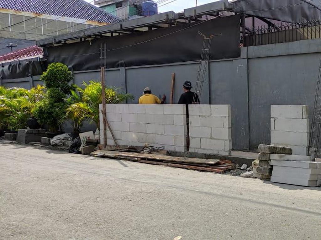 Suasana Hari Ke-3 Pembangunan Pos 3 Pilar Dekat Eks Markas FPI Suasana Hari Ke-3 Pembangunan Pos 3 Pilar Dekat Eks Markas FPI
