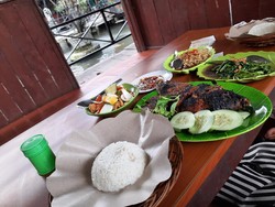 Sudah Pesan Banyak Makanan untuk Ultah, Hanya Satu Teman yang Datang