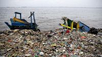 Volume Sampah di Teluk Jakarta Kian Meningkat