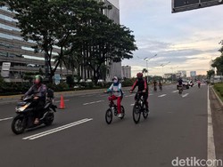 Sudah Engap Olahraga Pakai Masker, Suntik Vaksin COVID-19 Mulai Kapan Sih?