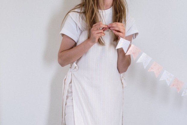 Saat menggunakan scrub dan lotion di tangan, jangan lewatkan bagian siku