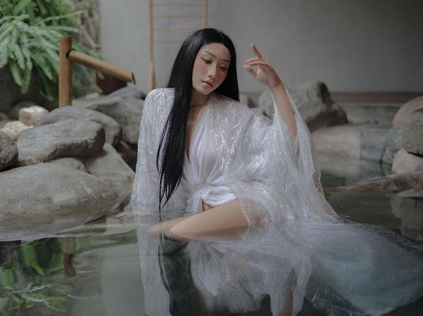 Begini Jadinya Kalau Cosplayer Cantik Bagi Tips Atur Duit