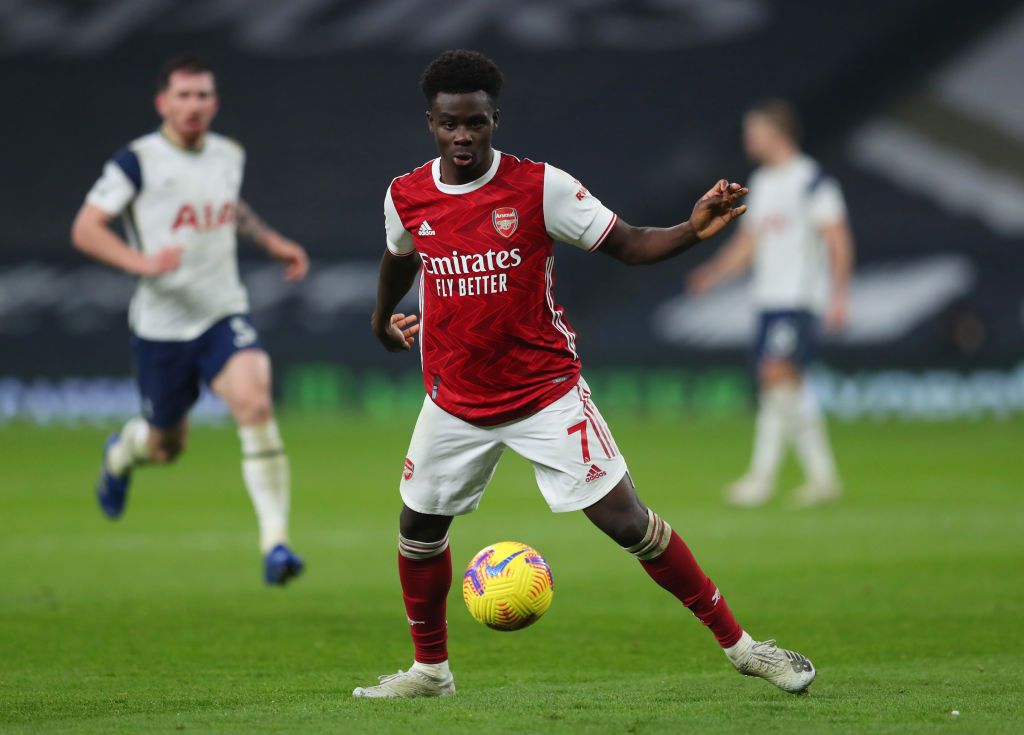 LONDON, ENGLAND - DECEMBER 06: Bukayo Saka of Arsenal  during the Premier League match between Tottenham Hotspur and Arsenal at Tottenham Hotspur Stadium on December 06, 2020 in London, England. A limited number of fans are welcomed back to stadiums to watch elite football across England. This was following easing of restrictions on spectators in tiers one and two areas only. (Photo by Catherine Ivill/Getty Images)