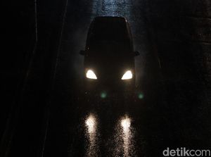 Diguyur Hujan, Arus Lalin di Simpang Gadog Malam ini Lancar